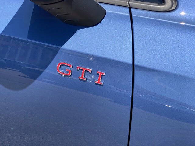 2025 Volkswagen Golf GTI SE