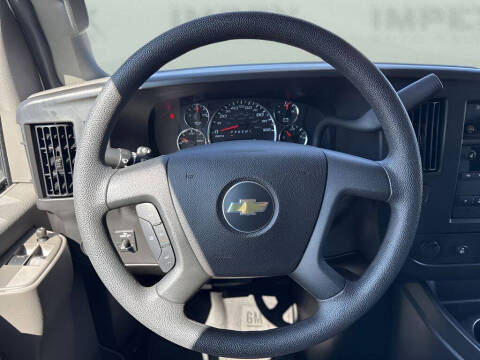 2025 Chevrolet Express LT 3500