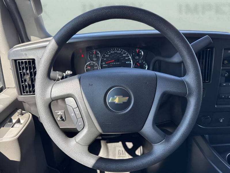 2025 Chevrolet Express LT 3500