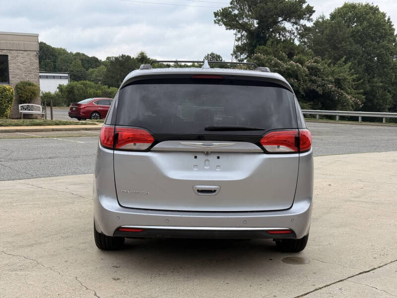 2017 Chrysler Pacifica Touring-L