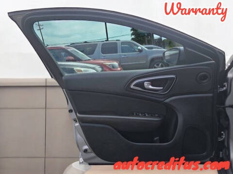 2017 Chrysler 200 LX