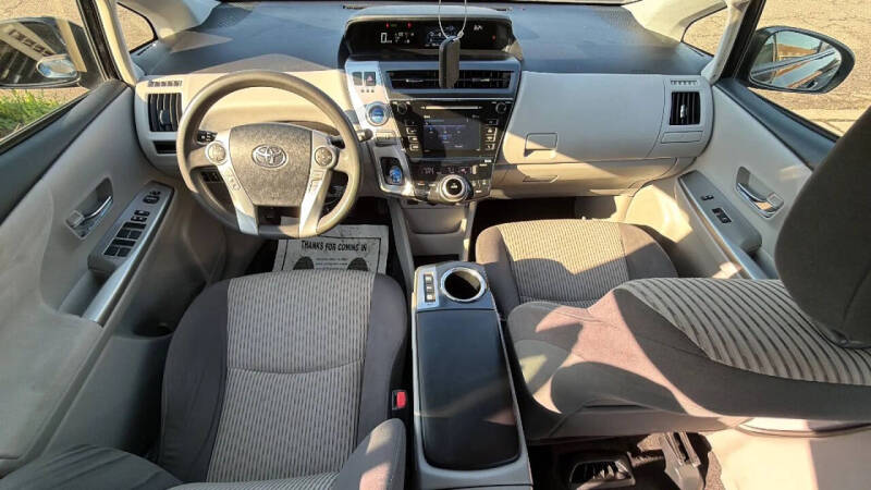 2017 Toyota Prius v Three