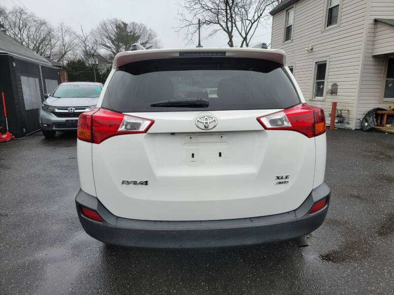 2014 Toyota RAV4 XLE photo 9