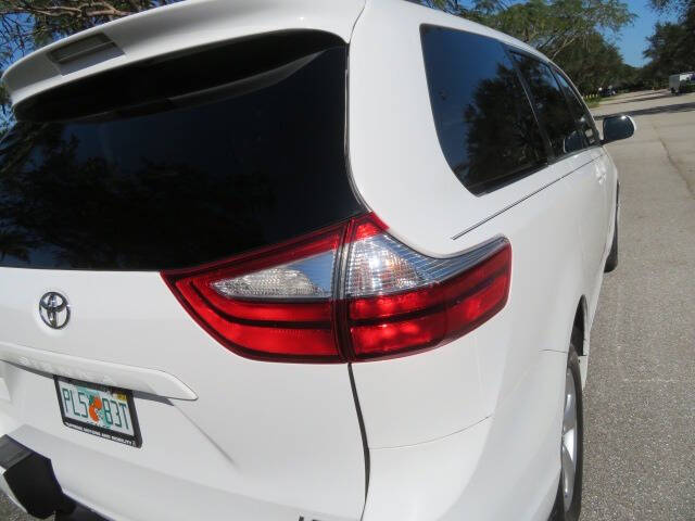 2016 Toyota Sienna LE Mobility 7-Passenger