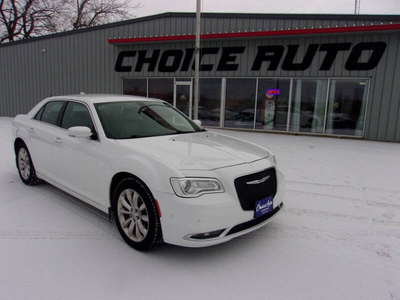 2017 Chrysler 300 for sale at Choice Auto in Carroll IA