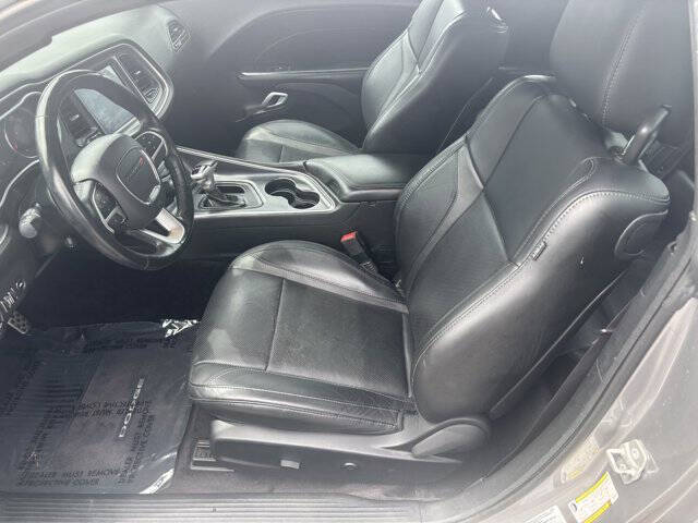 2017 Dodge Challenger SXT Plus