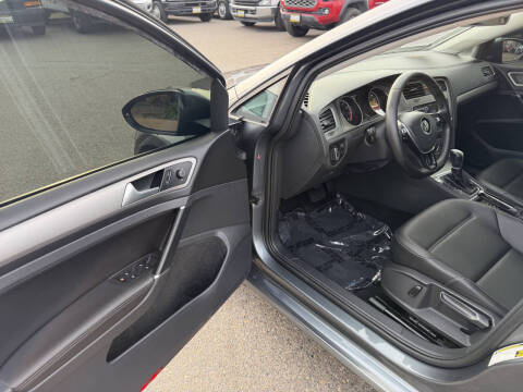 2017 Volkswagen Golf TSI Wolfsburg Edition
