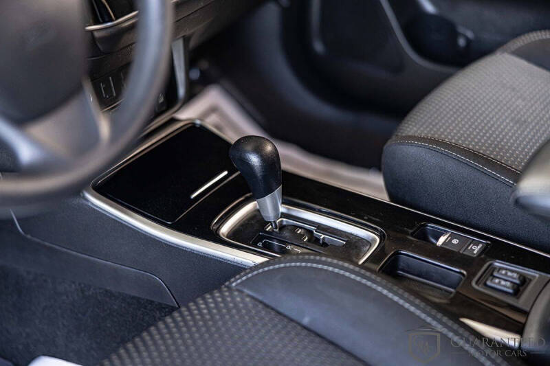 2020 Mitsubishi Outlander ES