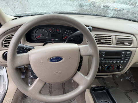 2006 Ford Taurus SE