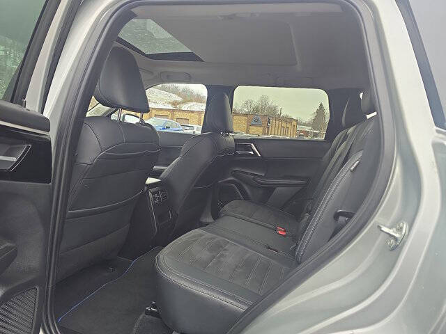 2024 Mitsubishi Outlander PHEV SE