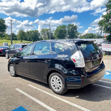 2014 Toyota Prius v Three