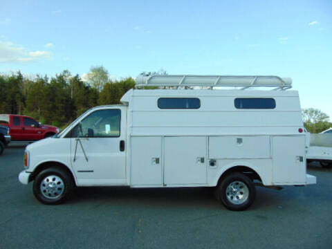 2000 GMC Savana for sale at E & M AUTO SALES in Locust Grove VA