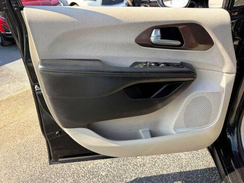 2017 Chrysler Pacifica Touring-L