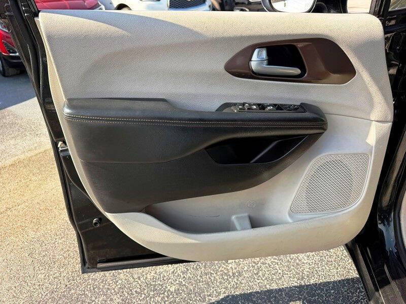 2017 Chrysler Pacifica Touring-L