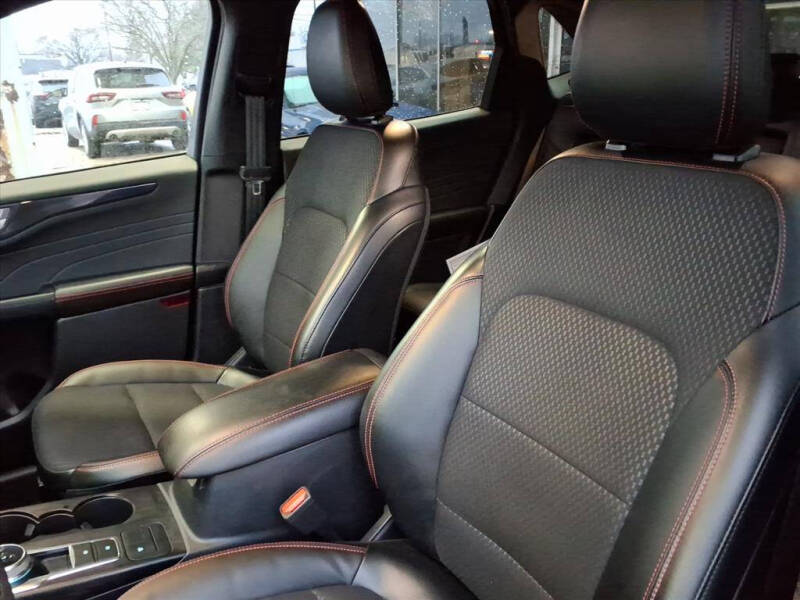 2023 Ford Escape Hybrid ST-Line