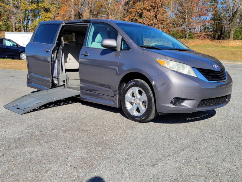 2011 Toyota WHEELCHAIR VAN