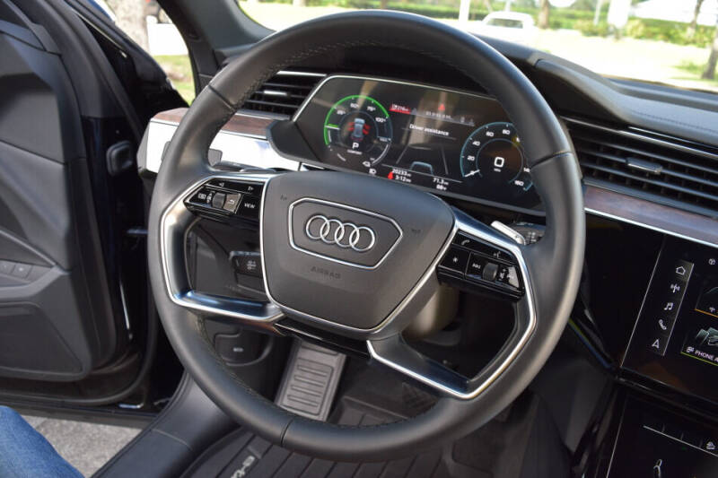 2022 Audi e-tron quattro Premium