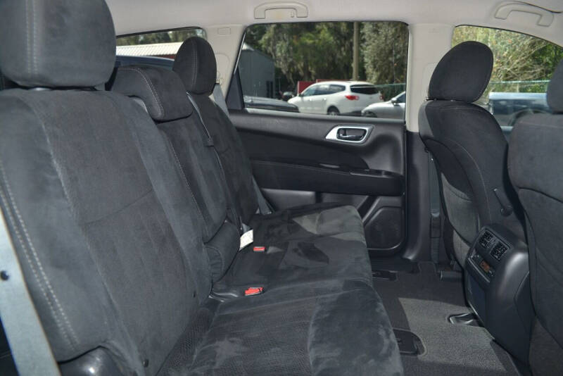 2016 Nissan Pathfinder SV