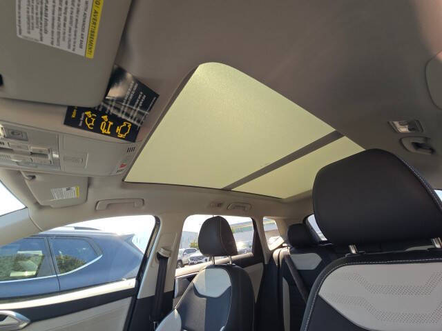 2025 Volkswagen Taos SEL 4Motion