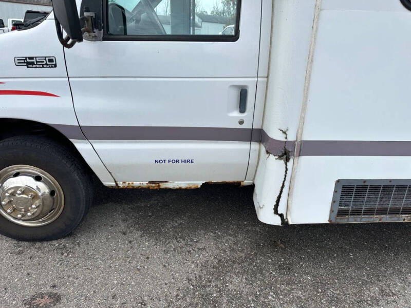 2005 Ford E-Series E-450 SD