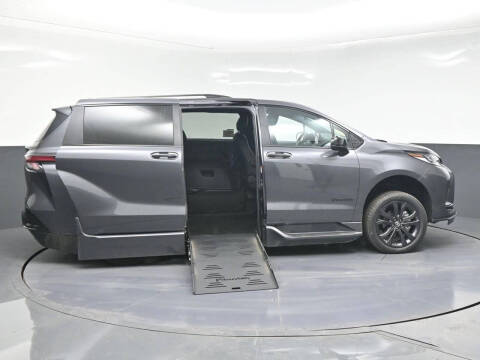 2025 Toyota Sienna XSE 7-Passenger
