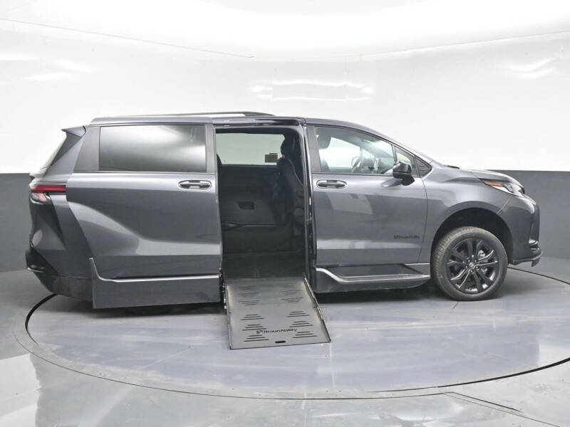 2025 Toyota Sienna XSE 7-Passenger