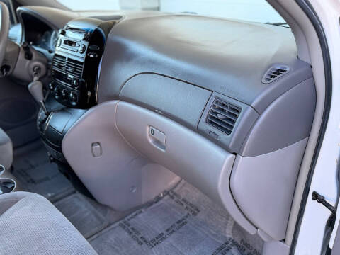 2005 Toyota Sienna LE 7 Passenger