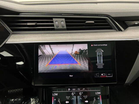 2022 Audi e-tron quattro Premium