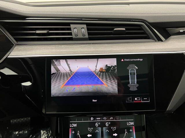 2022 Audi e-tron quattro Premium