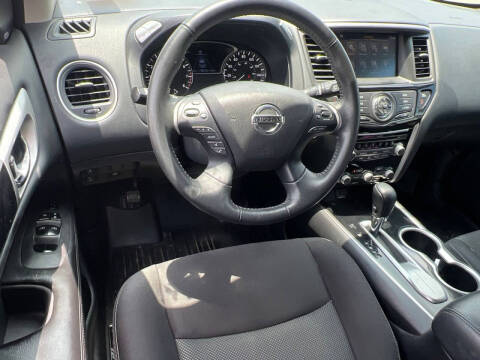 2020 Nissan Pathfinder SV