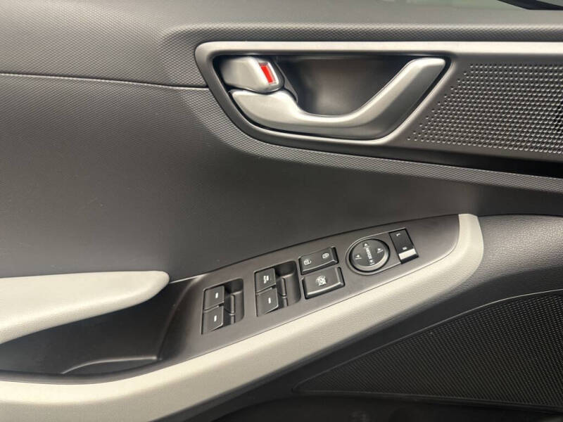 2022 Hyundai Ioniq Hybrid SE