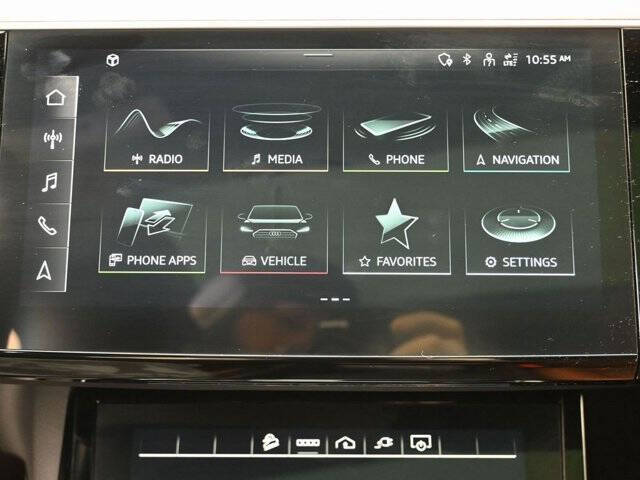 2022 Audi e-tron quattro Premium Plus