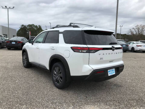 2025 Nissan Pathfinder SV