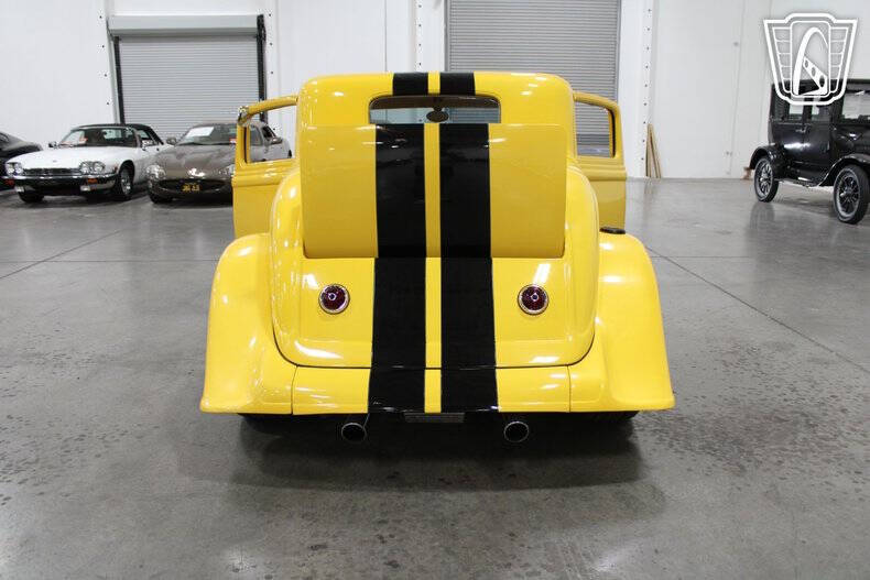 1933 Plymouth 5 Window
