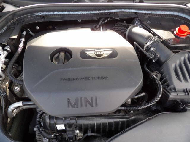 Dk. Green 2017 MINI Hardtop 4 Door Cooper Cooper 4dr Hatchback 39