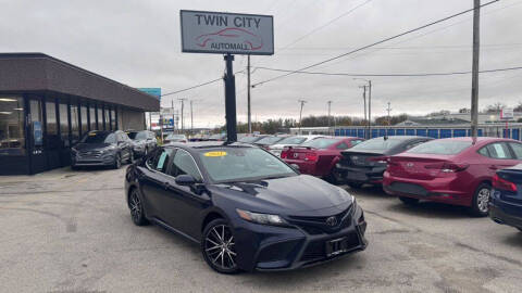 2021 Toyota Camry for sale at TWIN CITY AUTO MALL in Bloomington IL