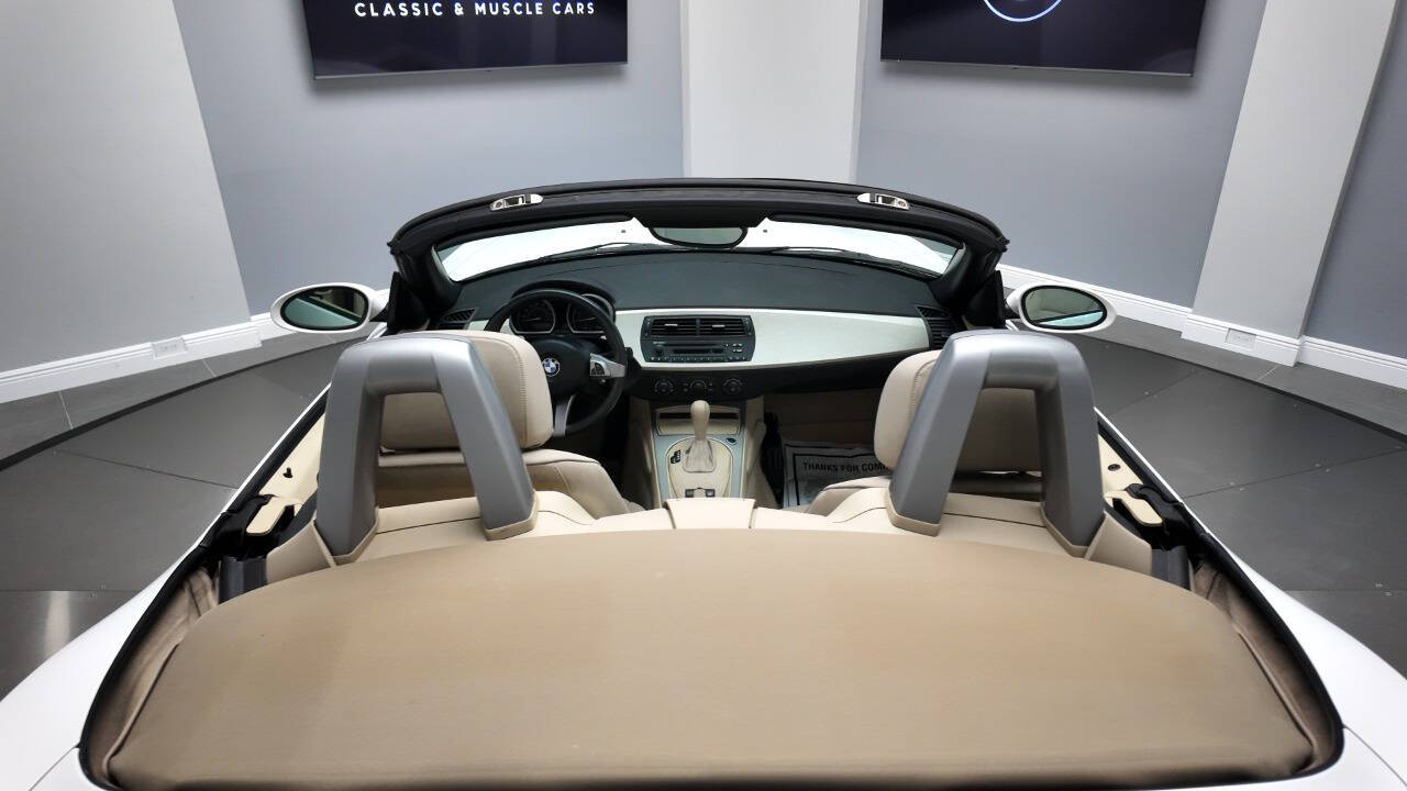2005 BMW Z4 37
