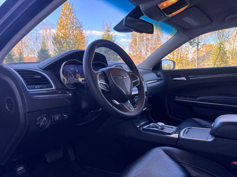 2022 Chrysler 300 Touring L