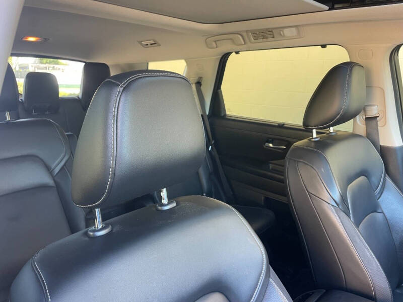 2022 Nissan Pathfinder SL