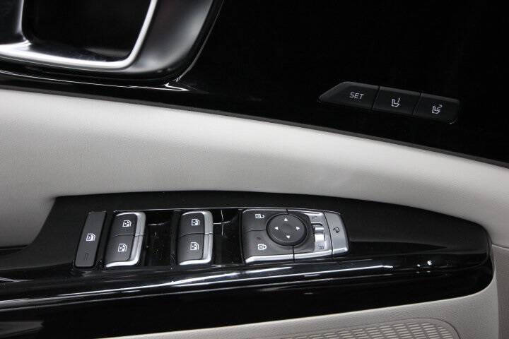 2022 Kia Carnival SX