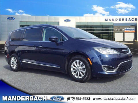 2019 Chrysler Pacifica for sale at Capital Group Auto Sales & Leasing in Freeport NY