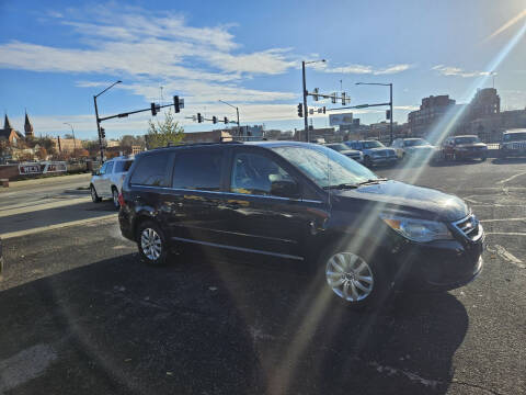 2012 Volkswagen Routan SE
