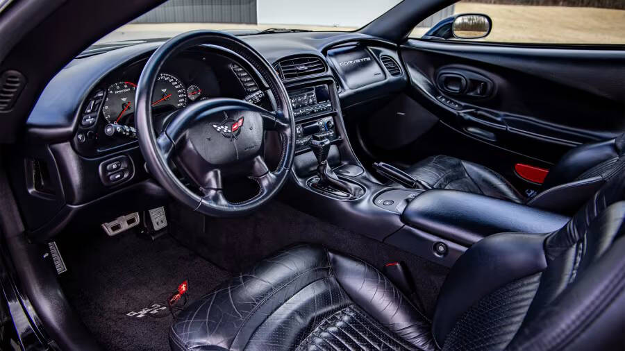2004 Chevrolet Corvette 2