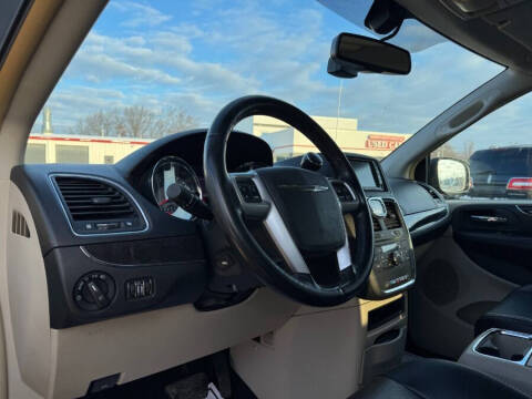 2011 Chrysler Town and Country Touring-L