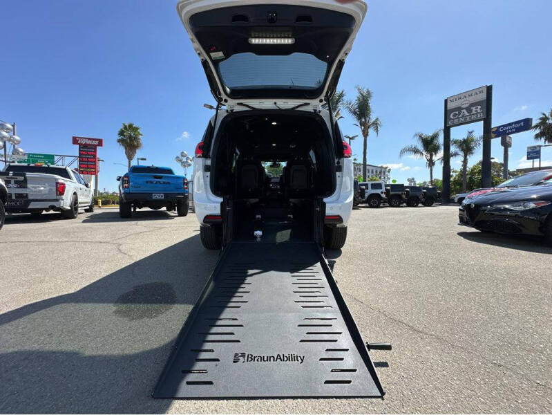 2024 Chrysler Pacifica Touring