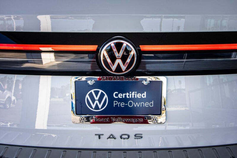 2025 Volkswagen Taos SE