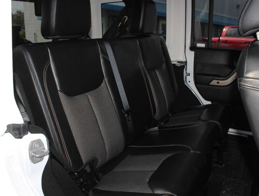 2017 Jeep Wrangler Unlimited  - $29,995