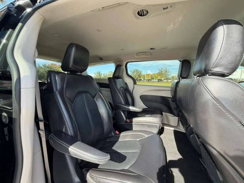 2022 Chrysler Pacifica Hybrid Touring L