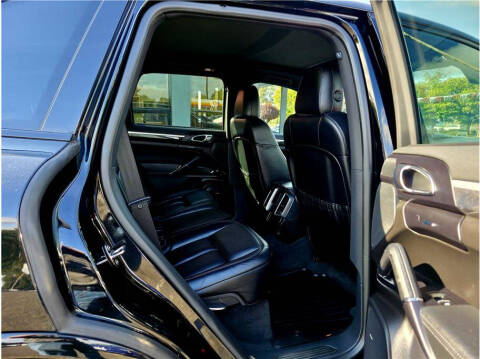 2017 Porsche Cayenne Platinum Edition