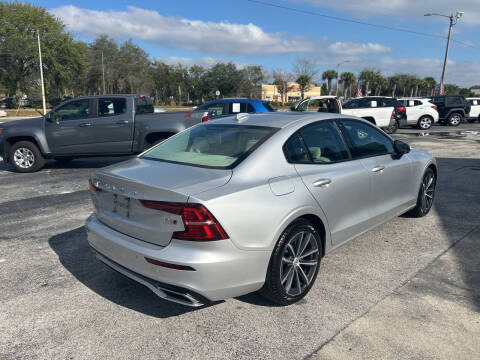 2022 Volvo S60 B5 Momentum